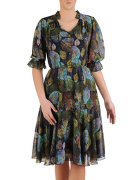 Szyfonowa sukienka z guzikami przy dekolcie, w oryginalnym wzorze 25411